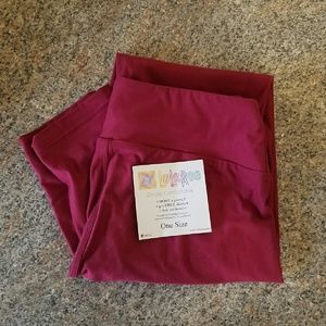 Lularoe One Size Wine Colored Leggings BNWT