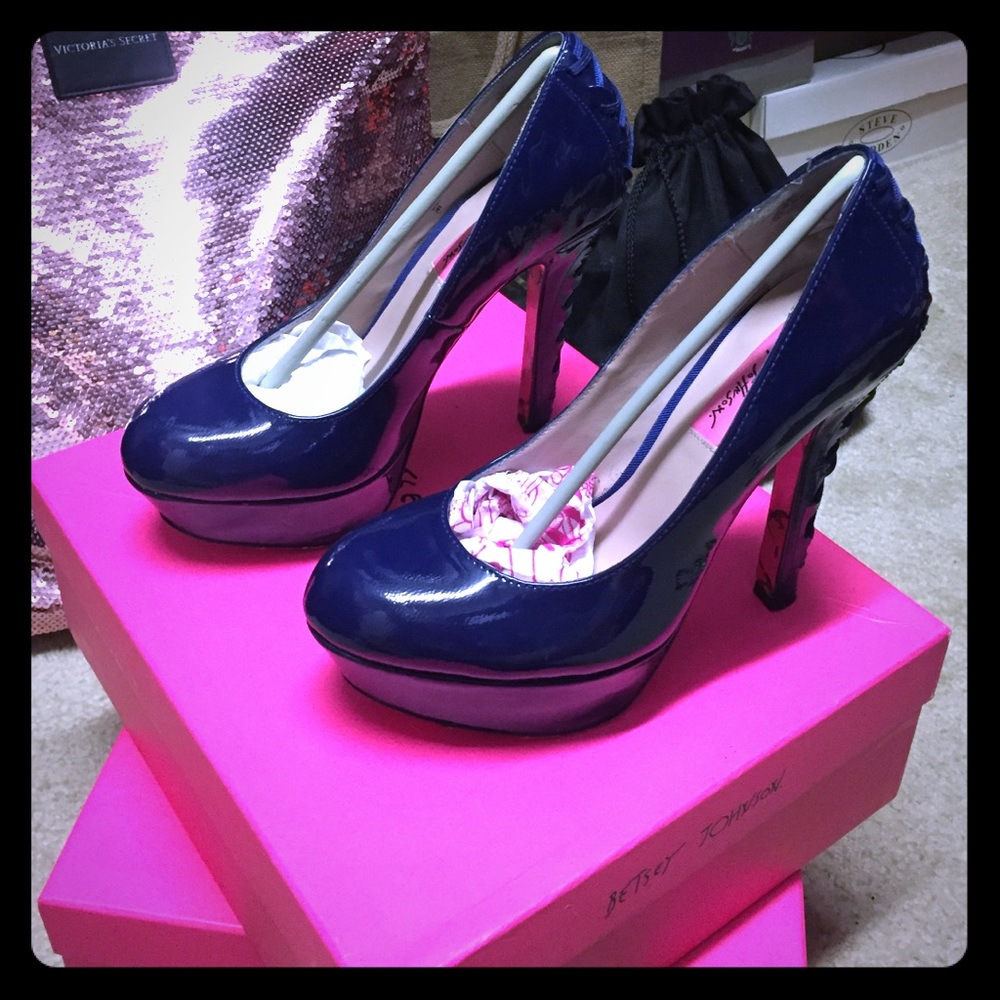 Betsey Johnson 'Ditan' Corset backing pumps 37.5