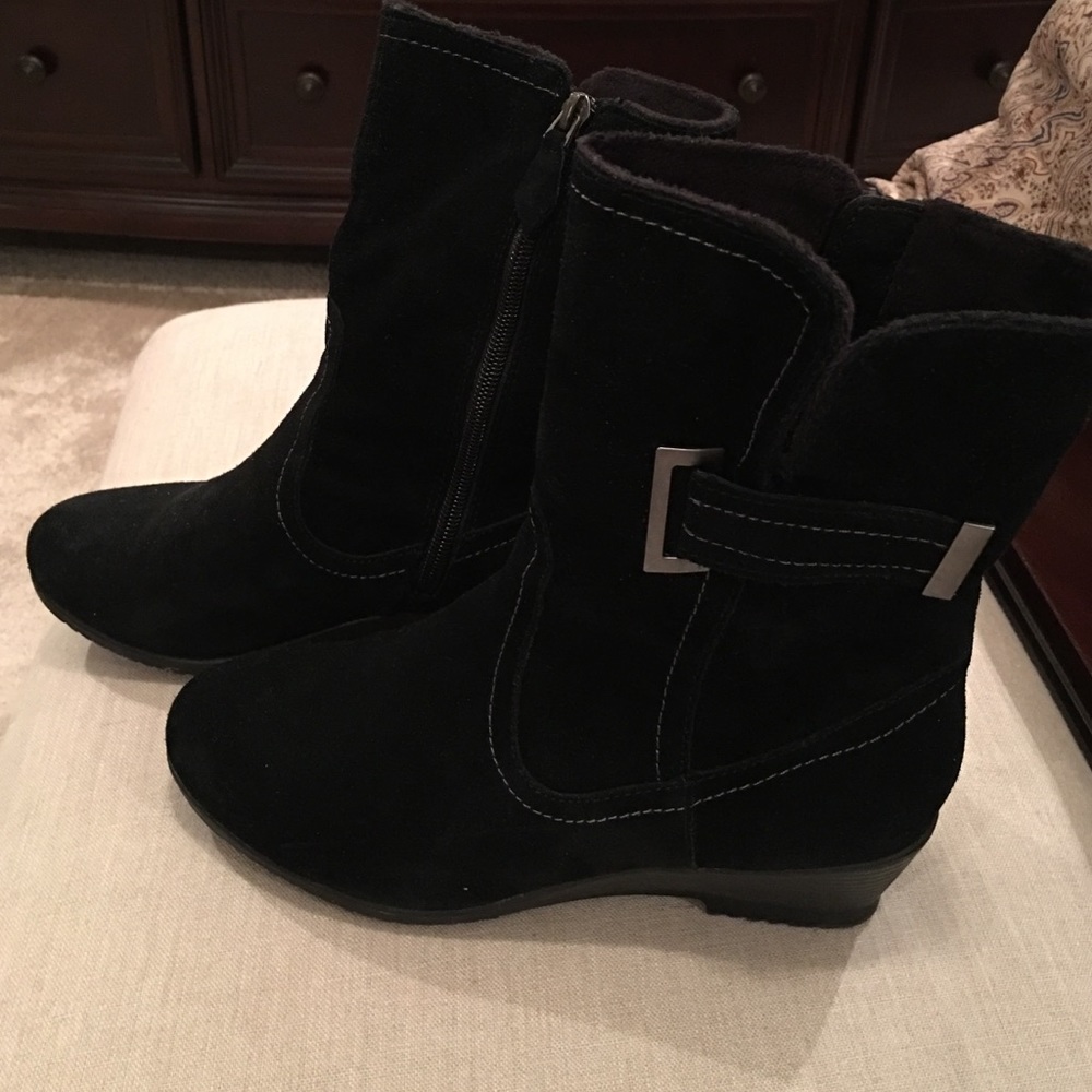 black Sporto boots.