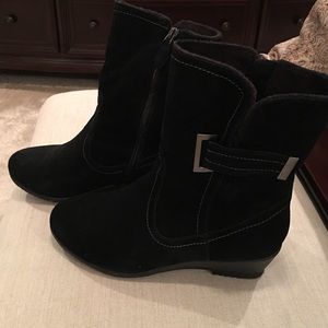 black Sporto boots.