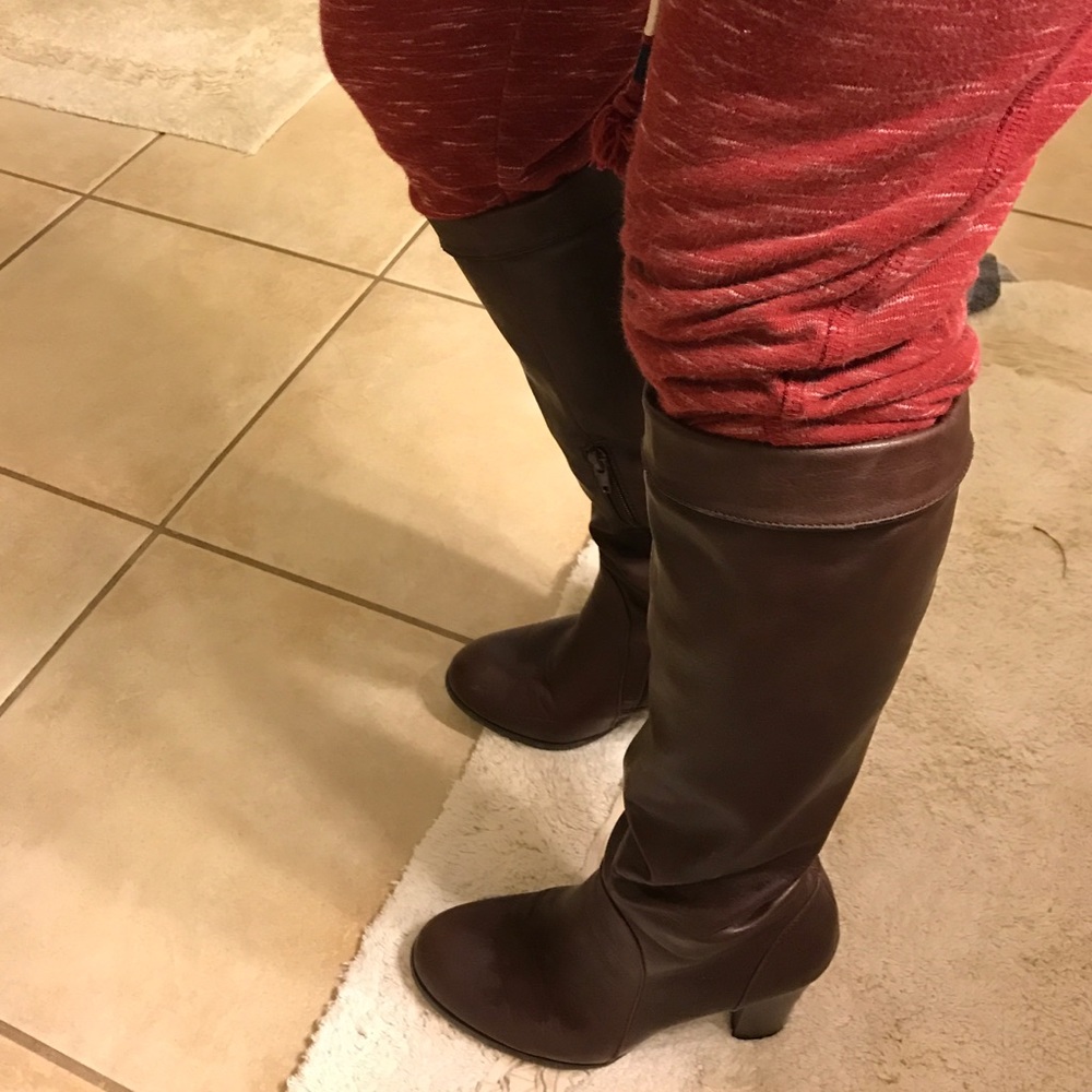 Tall boot brown man made material size 6-1/2 GREAT