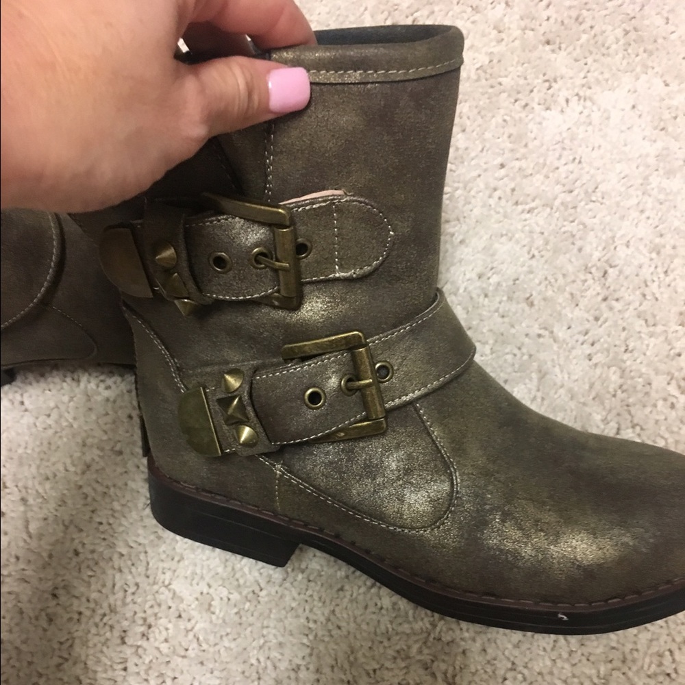 Great pair of boots!