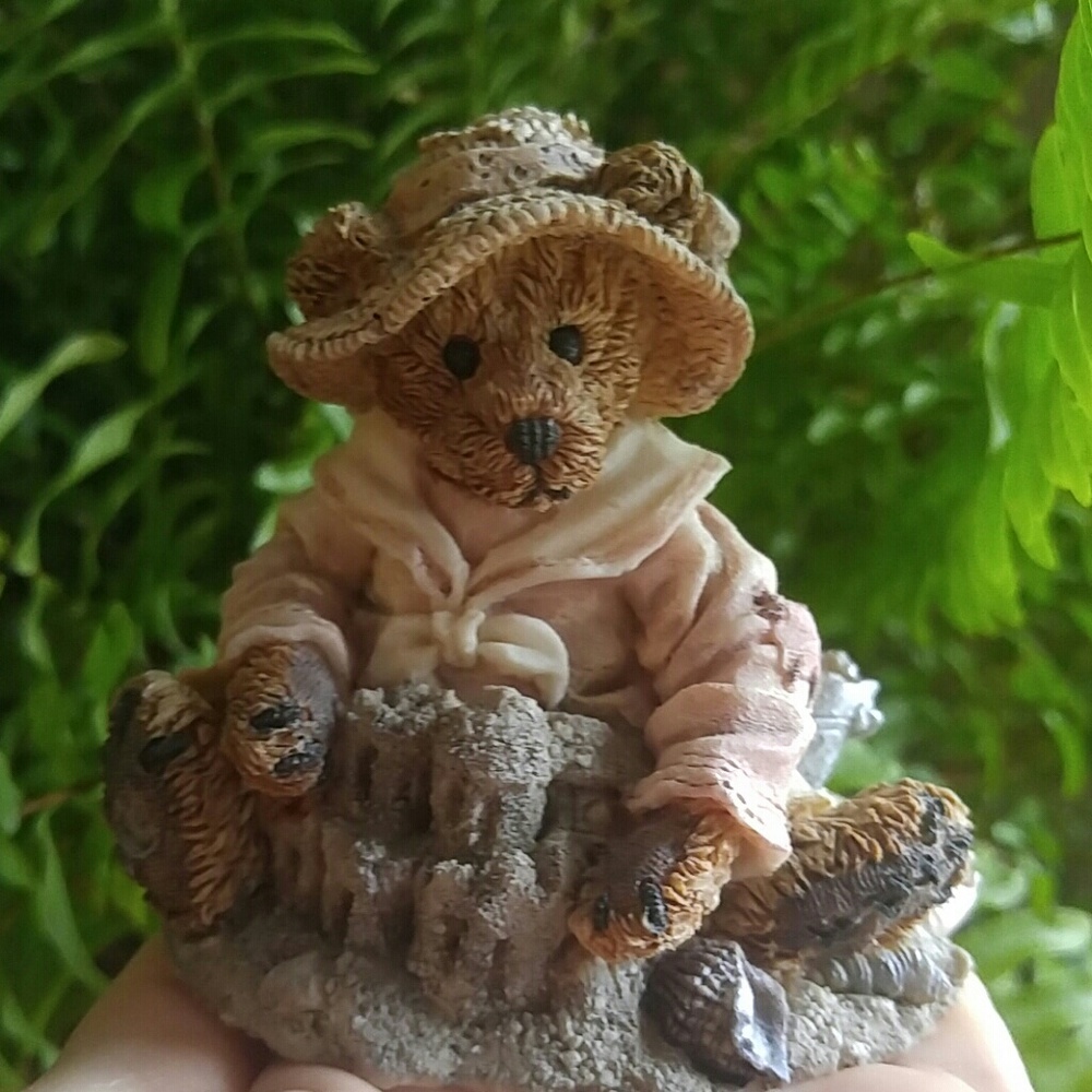 Boyds Bears & Friends Collectible Figurine