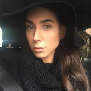 Meet your Posher, Leticia