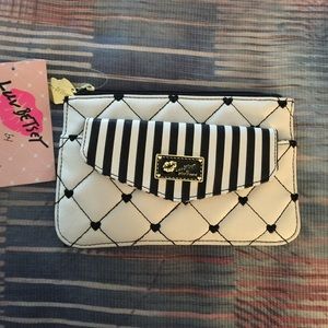 Pocket pouch top zipper