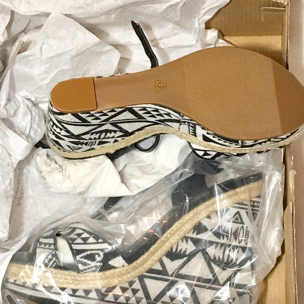 Arizona Aztec Wedges👠 - Picture 2 of 4