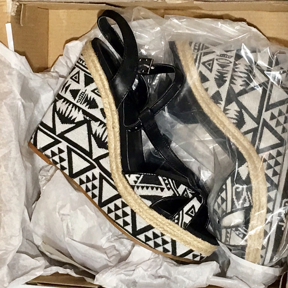 Arizona Aztec Wedges👠 - Picture 3 of 4