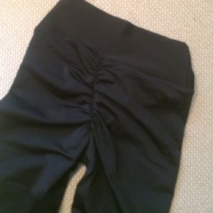 Celestial bodiez scrunch booty leggings