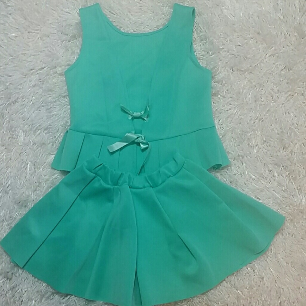Sea Foam Green 2 pc set skirt and top. :) - Picture 1 of 4
