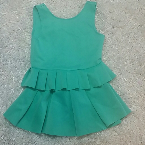 Sea Foam Green 2 pc set skirt and top.  :) - Picture 2 of 4