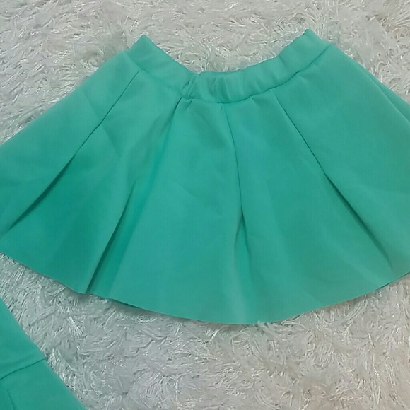 Sea Foam Green 2 pc set skirt and top.  :) - Picture 4 of 4