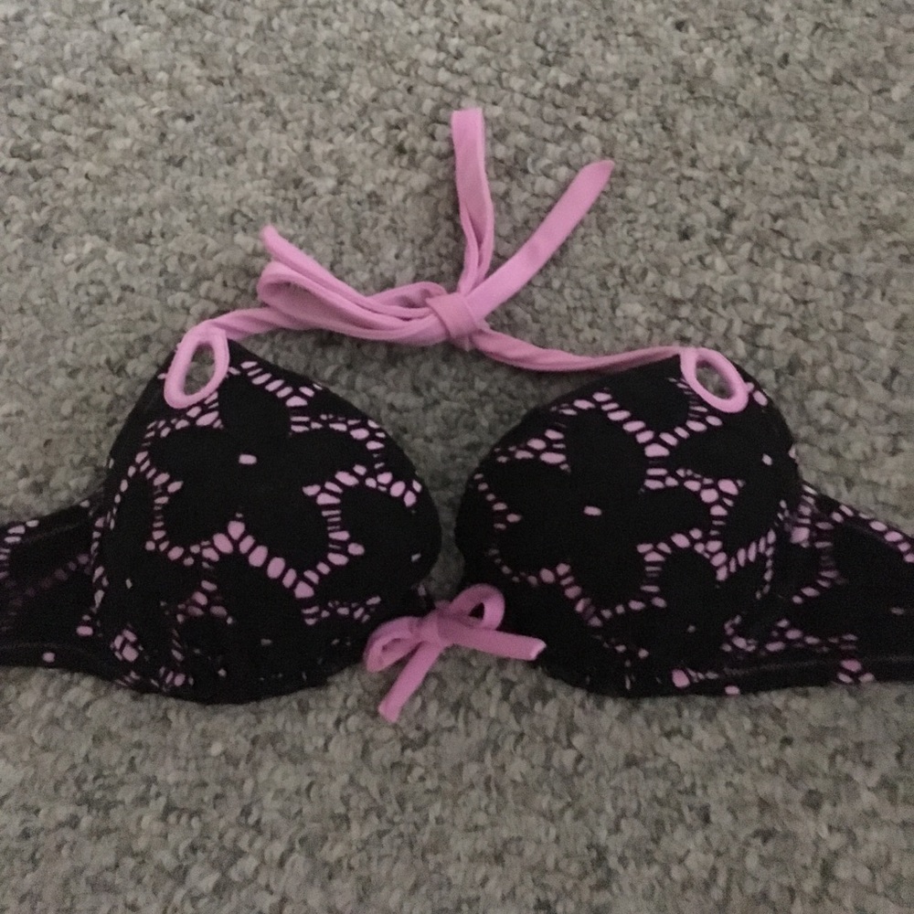 7 BIKINI TOPS!   Small and 34b.  VS/DKNY etc