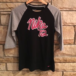 Retro Nike Ragland sleeve t shirt