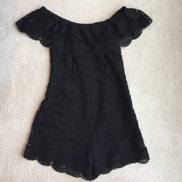 ASTR Dresses & Skirts - ASTR lace off the shoulder romper