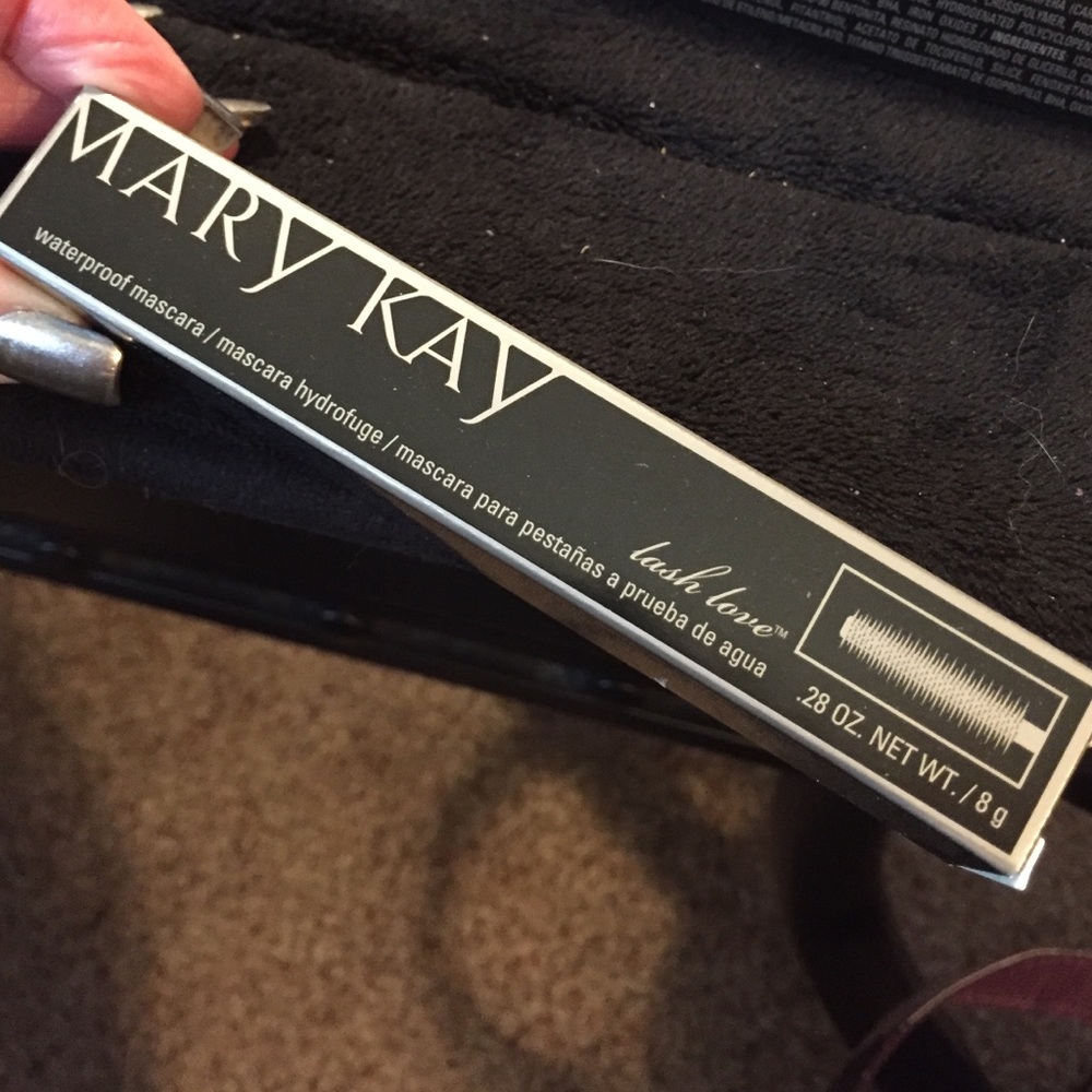 SOLD...Mary Kay love lash waterproof mascara