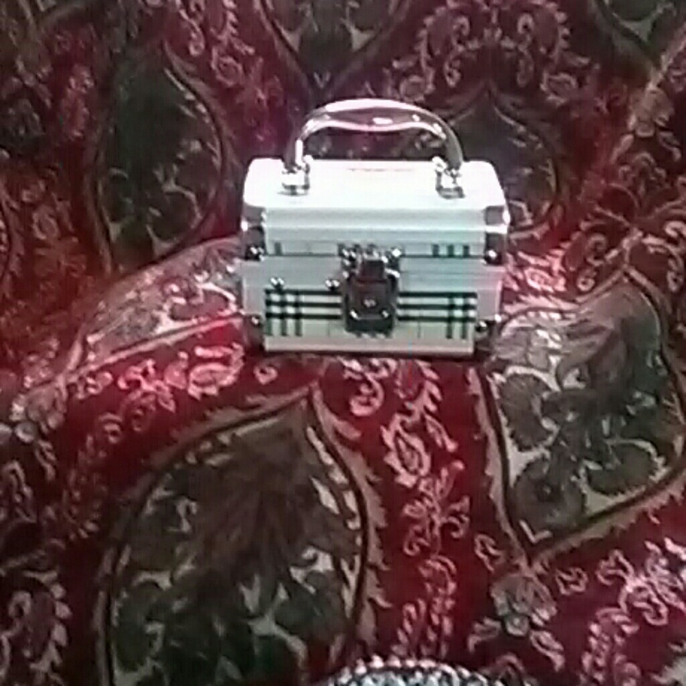 A box purse