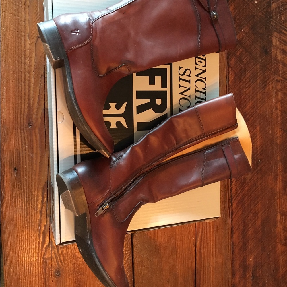 FRYE Molly Button in Redwood