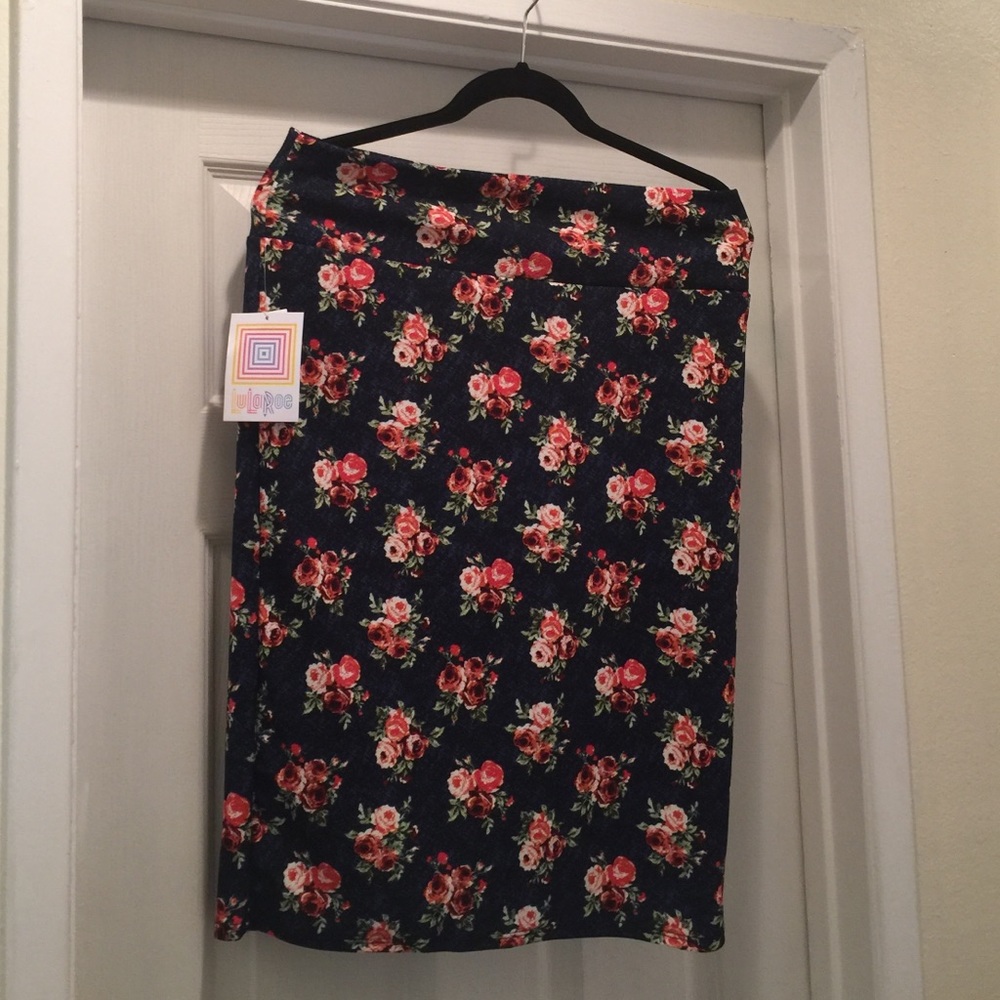 LuLaRoe navy rose Cassie