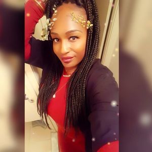 Meet your Posher, Ebony