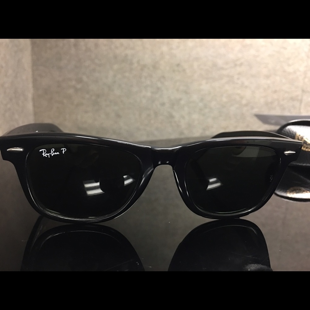(SOLD) Ray Ban Original Wayfarer 2140 Polarized