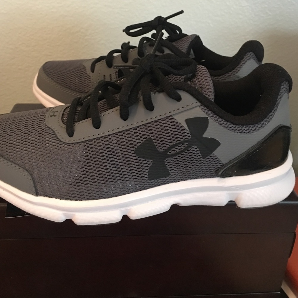 Under armour  tennis shoes