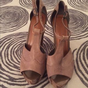 Jessica Simpson platform heels