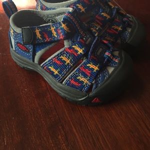 KEEN toddler lizard print