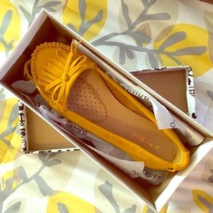 NWT mustard size 6.5 flats