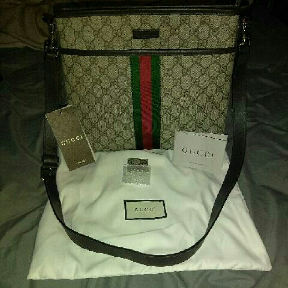 Authentic GUCCI CROSSBODY