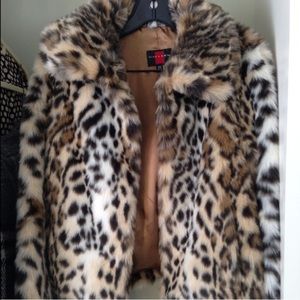 Soft, leopard faux fur waist coat!!!