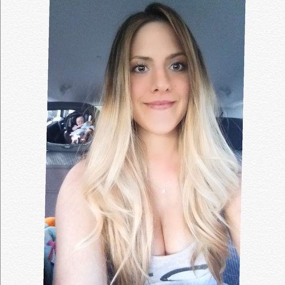 Meet your Posher, Nicole - Picture 2 of 2