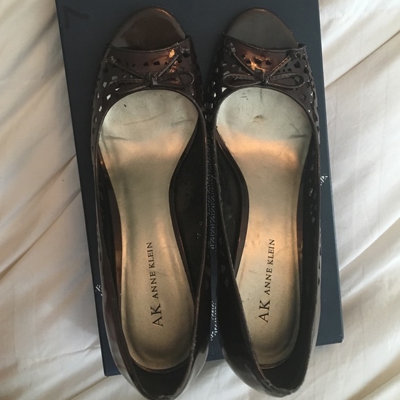 Anne Klein Brown Patent Leather Heels - Picture 2 of 4