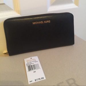 NWT Michael Kors jet set black wallet