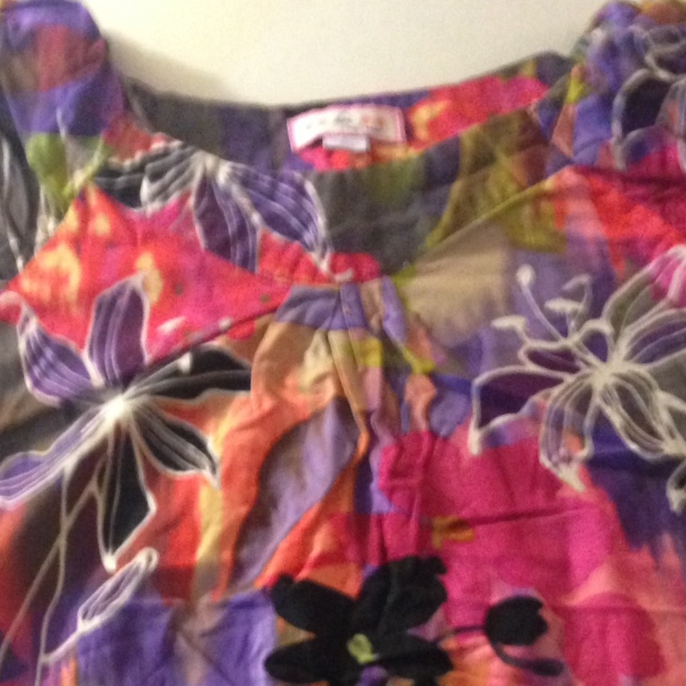 Koi Brand Medical Scrubs.Beautiful colors.TOP ONLY