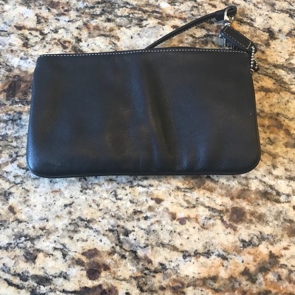 Black leather coach wristlet with buckle - Picture 2 of 3