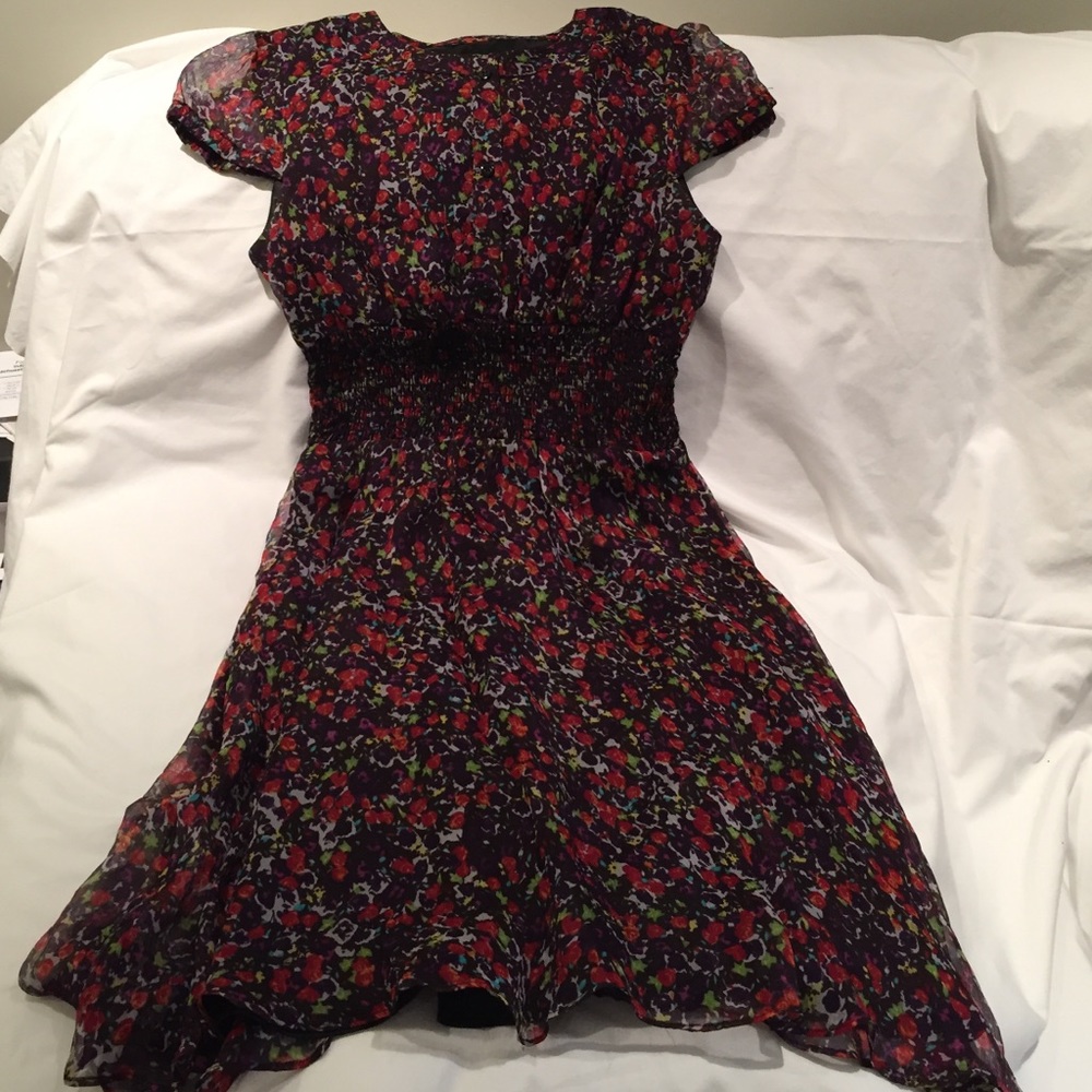 Flowy and flower dress with cinched waist