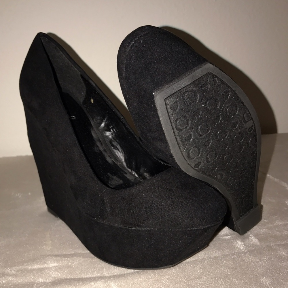 Black Wedges