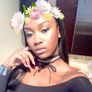 Meet your Posher, Derrika