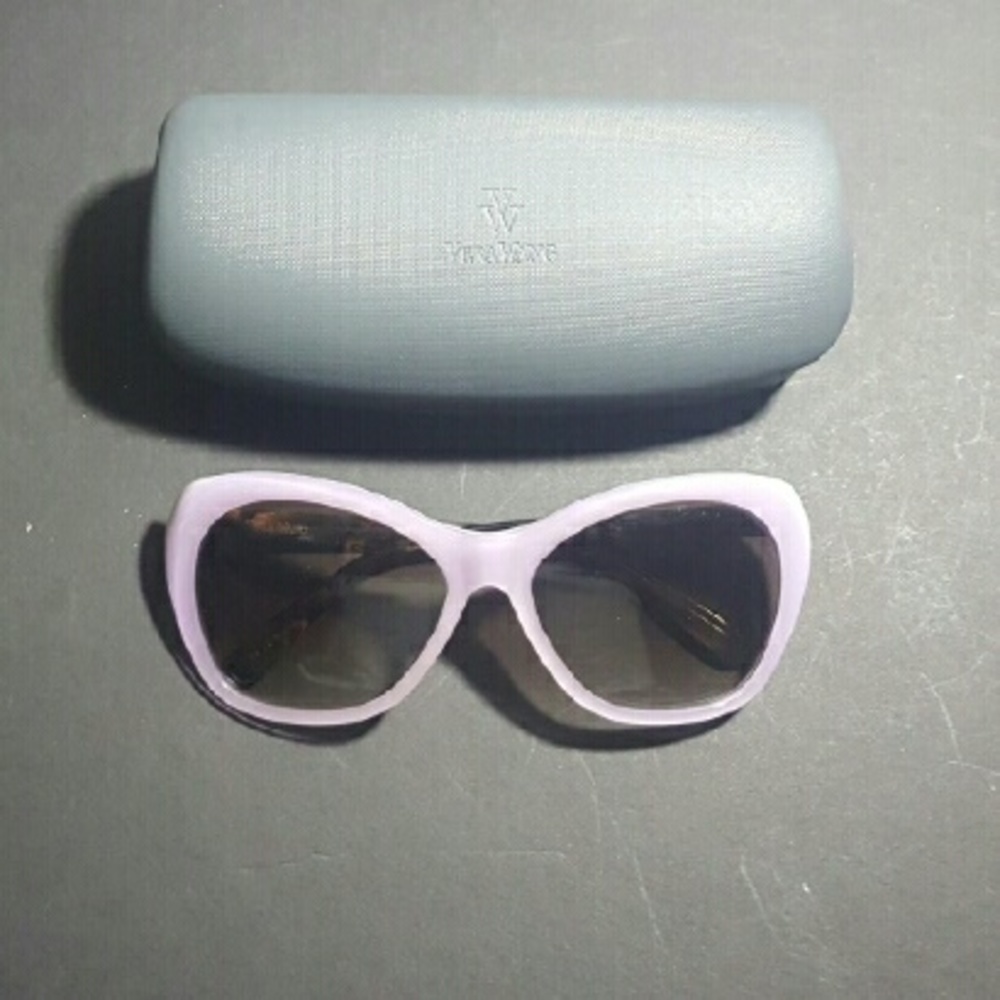 AUTHENTIC Vera Wang Asuka Sunglasses