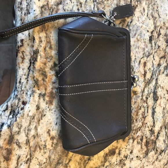 Brown coach clutch. Some light wear see pictures - Picture 1 of 4