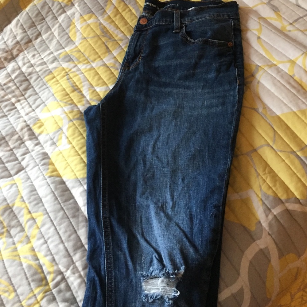 Old navy destructed boyfriend skinny destructed 6R