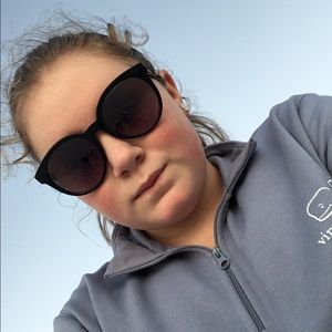 Meet your Posher, Ava