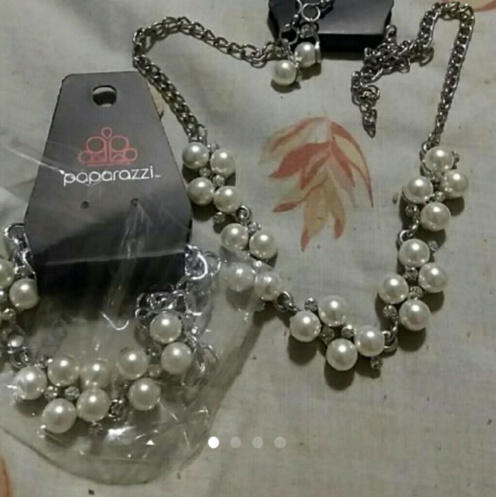 Necklace bracelet and earrings set