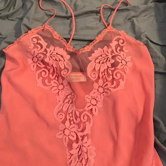 Lingerie - Picture 2 of 3