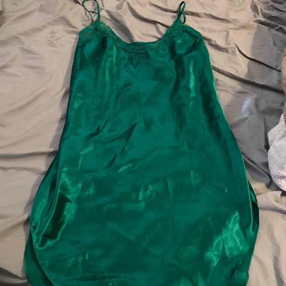 Lingerie - Picture 1 of 3