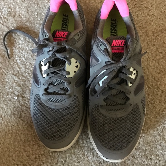Nike shoes - Picture 1 of 2