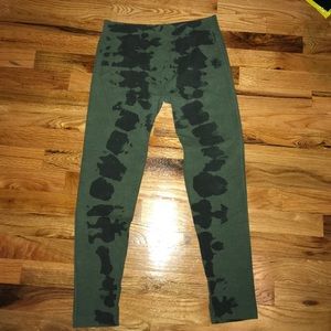 NOT VS LISTED FOR EXPOSURE Cute Camo Leggings!