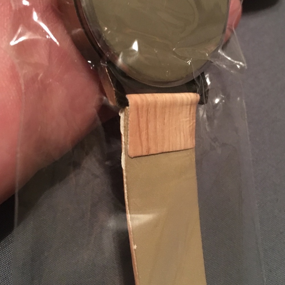 NWOT Woodgrain Watch βοΈ - Picture 3 of 3