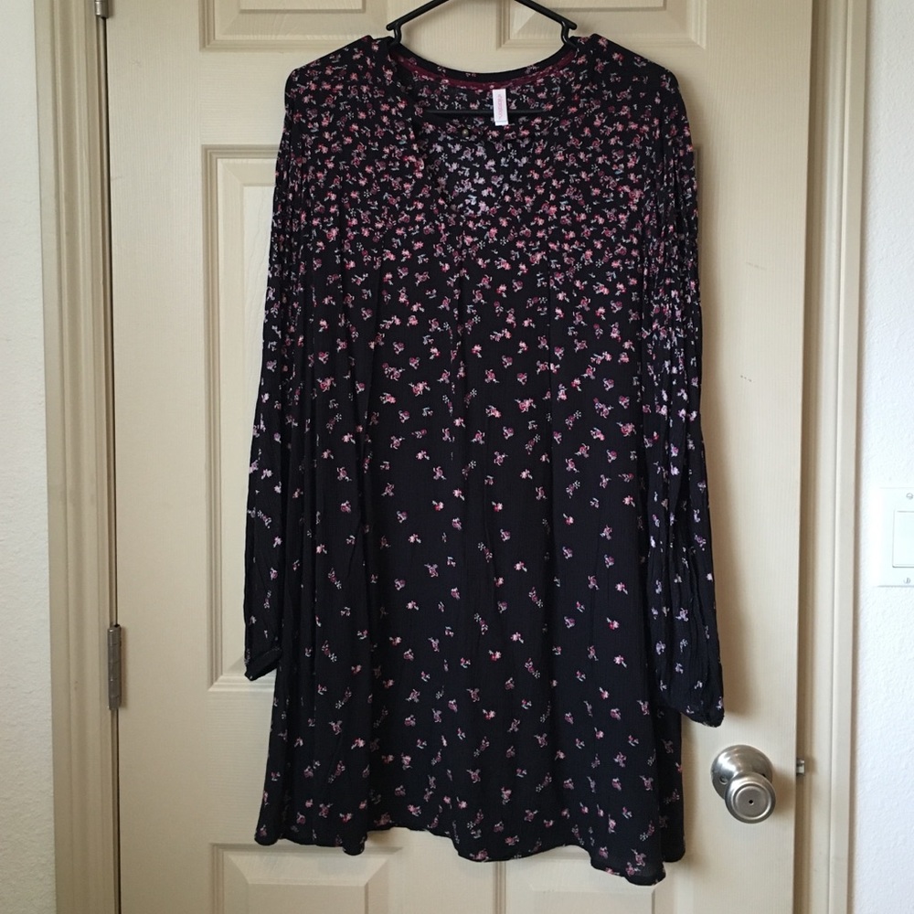 Cute floral dress with open long sleeves