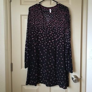 Cute floral dress with open long sleeves